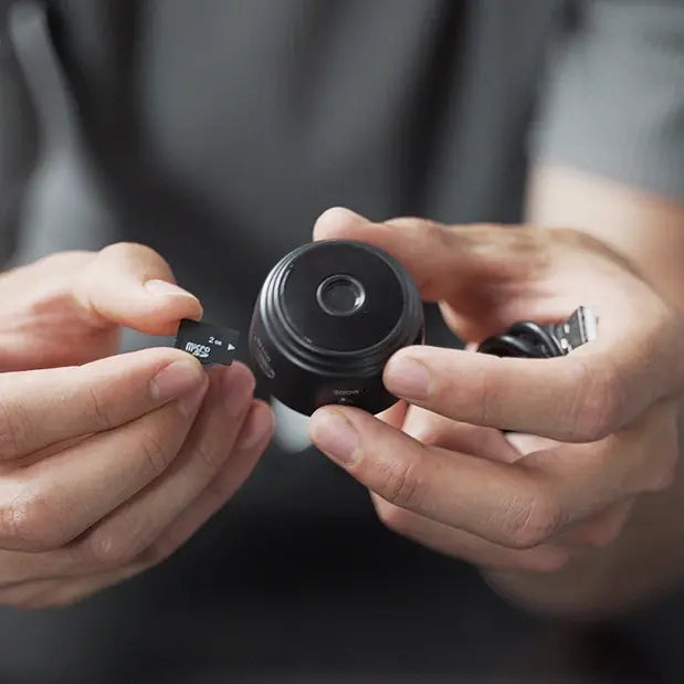 NanoCam™, la mini cámara espía Wi-Fi para vigilar tus espacios desde el celular, estés donde estés.